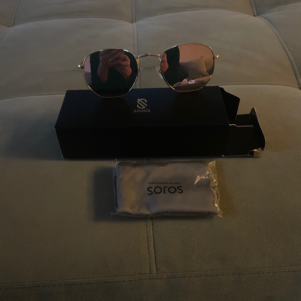 Elegant Gold-Tinted Sunglasses